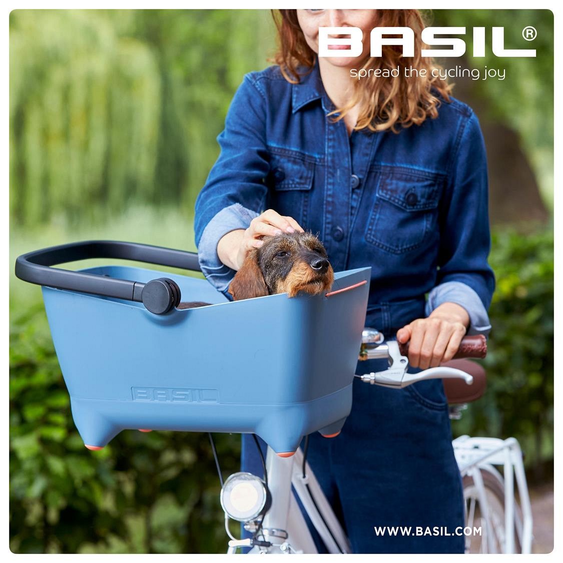 Basil - Buddy Dog Basket Front